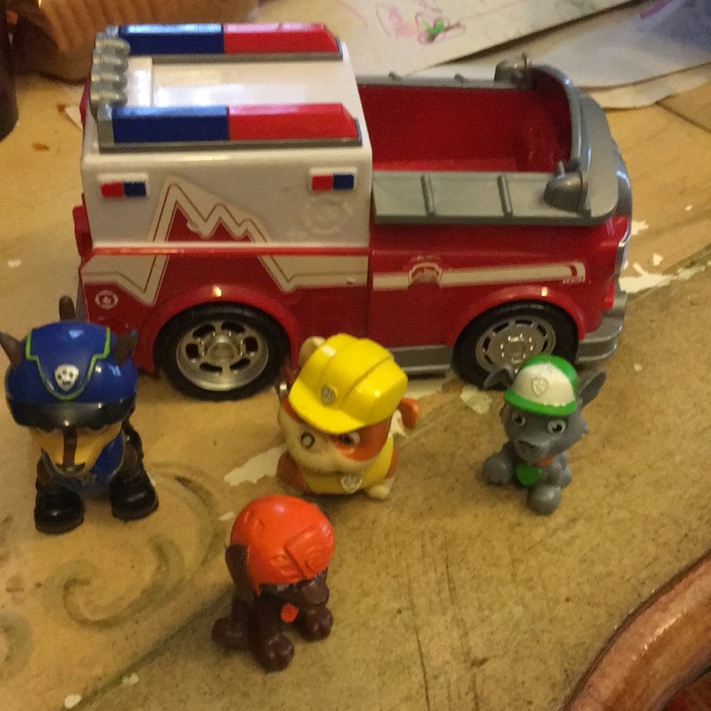 6 Paw patrol , fire truck (7 pieces)